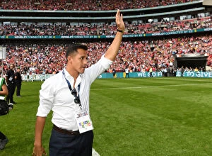 Images Dated 6th August 2017: Alexis Sanchez Bids Farewell: Arsenal Fans Celebrate at FA Community Shield vs Chelsea