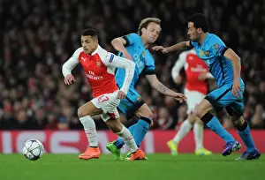 Arsenal V Barcelona 2015/16 Prints: Alexis Sanchez Outsmarts Sergio Busquets: Arsenal vs. Barcelona, 2015/16 Champions League