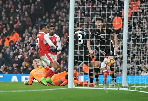 Alexis Sanchez Scores for Arsenal Against Hull City in 2017 Premier League Match