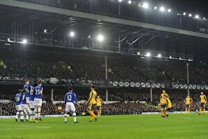 Images Dated 13th December 2016: Alexis Sanchez Scores Free-Kick Goal: Everton vs Arsenal, Premier League 2016-17