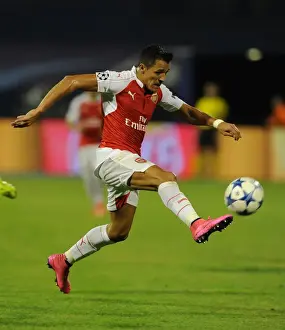 Alexis Sanchez's Standout Show: Arsenal's Victory over Dinamo Zagreb in the 2015-16 UEFA Champions League