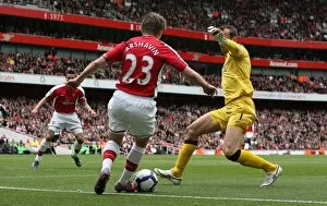 Andrey Arshavin (Arsenal) beats Mark Schwarzer (Fulham) on his way to scoring Arsenals 1st goal. Arsenal 4: 0 Fulham