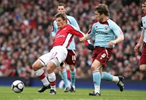Images Dated 8th March 2009: Andrey Arshavin (Arsenal) Joey Gudjonsson (Burnley)