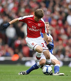 Arshavin Andrey Collection: Andrey Arshavin (Arsenal) Lee Bowyer (Birmingham)