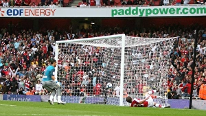Andrey Arshavin scores his and Arsenals 2nd goal