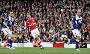 Arshavin Andrey Collection: Andrey Arshavin scores Arsenals 3rd goal as Barry