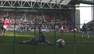 Andrey Arshavin scores Arsenals 3rd goal past Chris Kirkland (Wigan)
