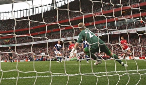 Arshavin Andrey Collection: Andrey Arshavin scores Arsenals 3rd goal past Joe Hart (Birmingham)