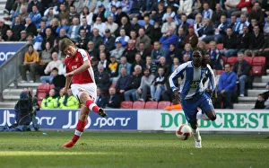 Images Dated 11th April 2009: Andrey Arshavin scores Arsenals 3rd under presure