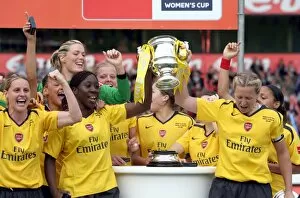 Anita Asanta and Jayne Ludlow (Arsenal) lift the FA Cup Trophy