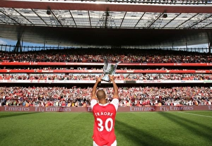 Images Dated 1st August 2007: Armand Traore (Arsenal) with the Emirates Trophy