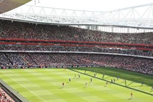 Images Dated 10th May 2009: Arsenal 1-4 Chelsea: A Dominant Performance by the Blues at Emirates Stadium, 2009 (Premier League)