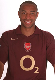 Images Dated 20th September 2005: Arsenal 1st Team Photocall. Arsenal Stadium, Highbury, London, 4 / 8 / 05