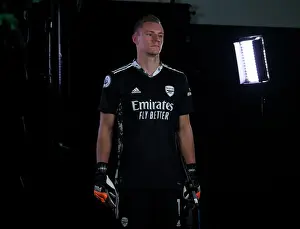 Arsenal 2020-21: Bernd Leno Leads First Team at Photocall