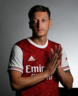 Arsenal 2020-21: Mesut Ozil at First Team Photocall