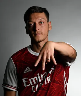 Arsenal 2020-21: Mesut Ozil at First Team Photocall