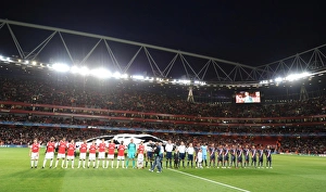 The Arsenal and Braga teams line up before the match. Arsenal 6: 0 SC Braga