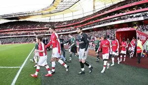Arsenal v Plymouth Argyle - FA Cup 2008-09 Collection: Arsenal captain Robin van Persie leads out the team