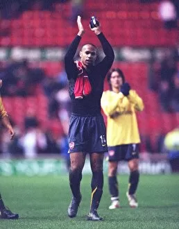 Middlesbrough v Arsenal 2006-07 Collection: Arsenal captain Thierry Henry waves to the fans after the match