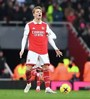 Arsenal Celebrate Ben White's Goal: Odegaard Leads the Charge