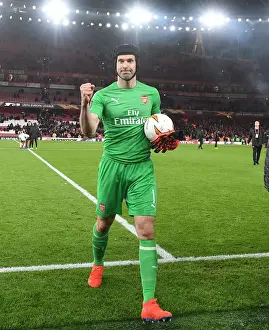Arsenal Celebrate Europa League Victory: Petr Cech's Triumphant Moment vs Stade Rennais