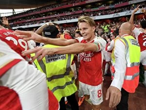 Arsenal v Manchester City 2023-24 Collection: Arsenal Celebrate First Goal: Martin Odegaard and Gabriel Martinelli vs Manchester City (2023-24)