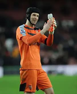 Arsenal Celebrate Hard-Fought Victory Over Bournemouth in the 2015-16 Premier League