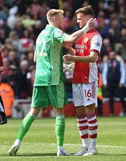 Arsenal Celebrate Hard-Fought Victory Over Manchester United in Premier League Showdown
