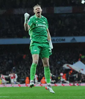 Arsenal Celebrate Second Goal: Arsenal 2-0 Southampton (Premier League, 2021-22)