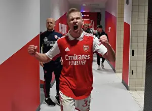 Arsenal Celebrate Victory Over Manchester United in Premier League Clash