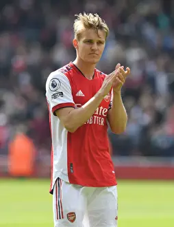 Arsenal Celebrate Victory Over Manchester United in Thrilling Premier League Clash