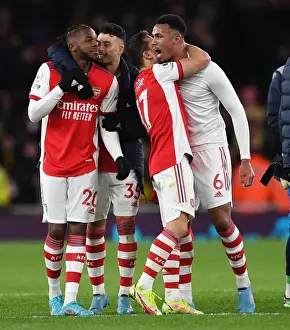 Arsenal Celebrate Victory Over Wolverhampton Wanderers in Premier League