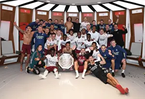Arsenal Celebrates FA Community Shield Win Against Liverpool