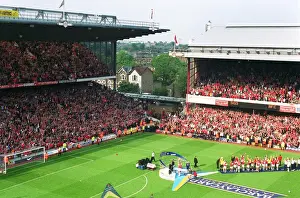 Arsenal V Everton Prints: Arsenal Celebrates Winning the FA Barclaycard Premiership vs