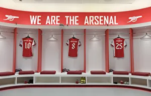 Arsenal Changing Room: Emile Smith Rowe, Martin Odegaard, and Mo Elneny Ahead of Carabao Cup Quarterfinal vs. Sunderland