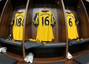 Arsenal Changing Room: Gearing Up for Leicester City Showdown (2016-17)