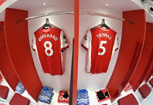 Arsenal v Liverpool 2021-22 Collection: Arsenal Changing Room: Martin Odegaard and Thomas Partey Prepare for Arsenal v Liverpool (2021-22)