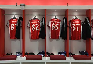 Arsenal Changing Room: Patino, Hutchinson, Salah-Eddine, and Alebiosu Before Carabao Cup Semi-Final vs Liverpool