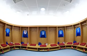 Arsenal V Östersunds FK 2017-18 Prints: Arsenal Changing Room: Preparing for Battle against Östersunds FK (UEFA Europa League)