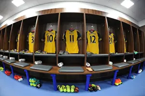 Arsenal Changing Room: Preparing for the Leicester City Showdown (2016-17)