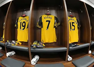 Leicester City V Arsenal 2016-17 Prints: Arsenal Changing Room: Preparing for the Leicester City Showdown (2016-17)
