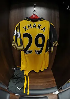 Arsenal Changing Room: Preparing for the Leicester City Showdown (2016-17)