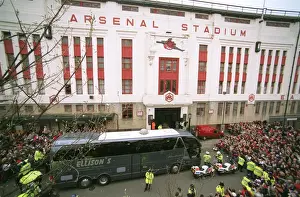 Arsenal Coach Arrives at Highbury: Arsenal vs West Bromwich Albion, FA Premiership, 2006