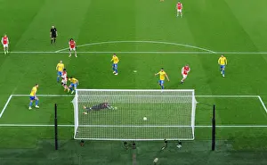 Arsenal Crushes Sunderland 4-0 in Carabao Cup Quarterfinals: Eddie Nketiah Scores Hat-trick