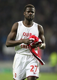 FC Porto v Arsenal 2008-9 Collection: Arsenal defender Emmanuel Eboue throws his shirt to