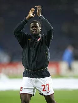 FC Porto v Arsenal 2008-9 Collection: Arsenal defender Emmanuel Eboue waves to the fans before the match