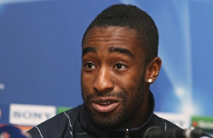 FC Porto v Arsenal 2008-9 Collection: Arsenal defender Johan Djourou