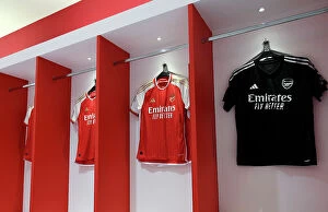 Arsenal v Wolverhampton Wanderers 2022-23 Collection: Arsenal Dressing Room: Pre-Match Intensity vs. Wolverhampton Wanderers (2022-23)
