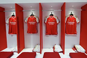 Arsenal V Wolverhampton Wanderers 2022-23 Prints: Arsenal Dressing Room: Pre-Match Preparation vs. Wolverhampton Wanderers (2022-23)