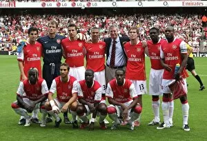 Images Dated 1st August 2007: Arsenal Emirates team group